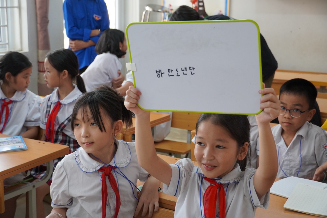 Sinh viên Đại học Kookmin (Hàn Quốc) hoạt động tình nguyện hè tại Hà Nội