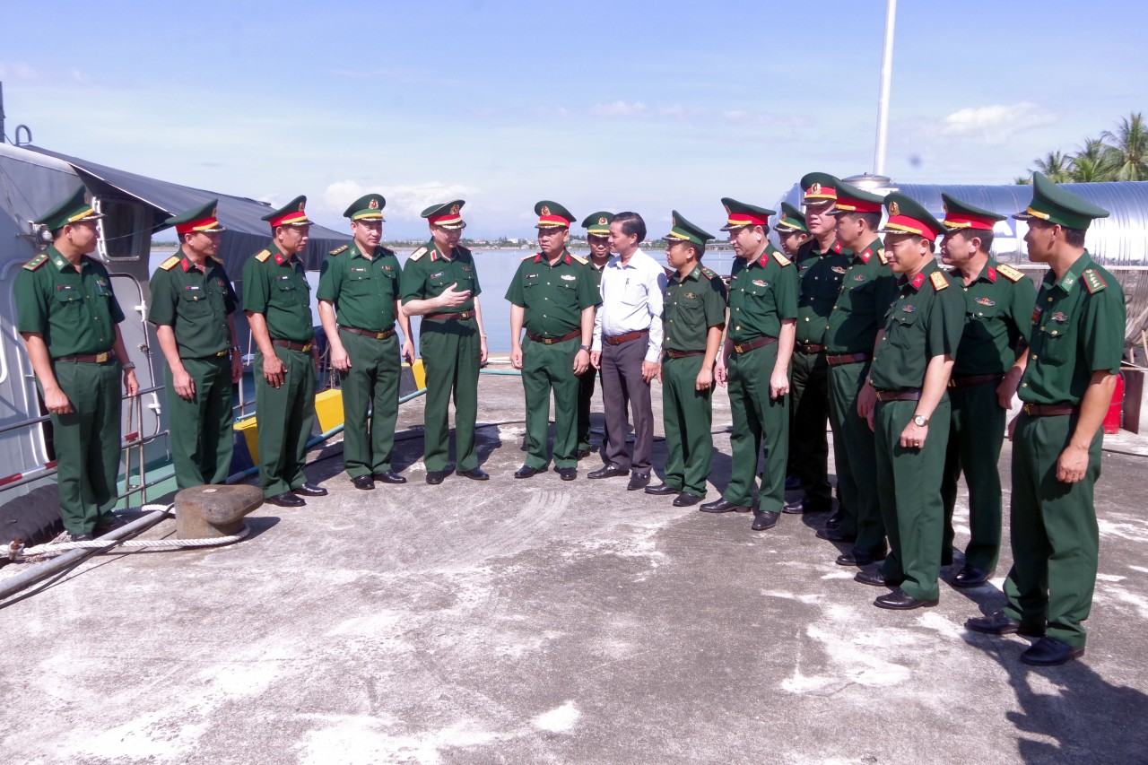 Đoàn công tác thăm, kiểm tra tại Hải đội 2, Bộ đội Biên phòng tỉnh Thừa Thiên Huế.
