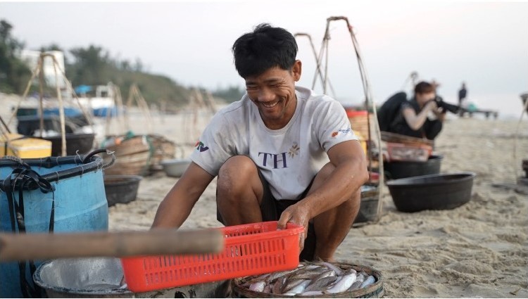 Bình minh ở chợ cá lớn nhất Quảng Nam