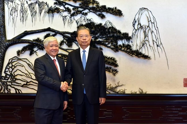 Chủ tịch Quốc hội Trung Quốc Triệu Lạc Tế và Chủ tịch Ủy ban Trung ương MTTQ Việt Nam Đỗ Văn Chiến.