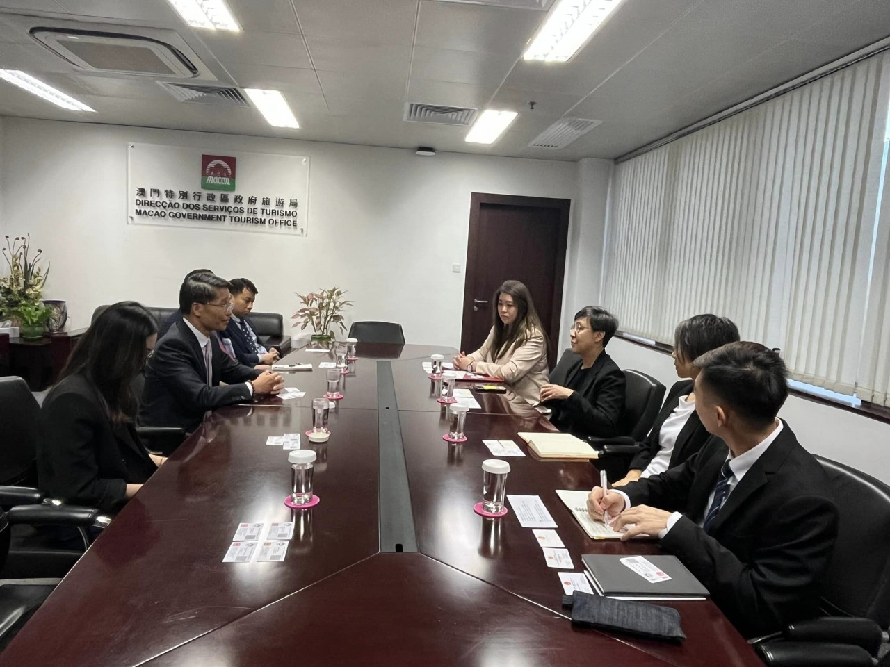 Đoàn Tổng Lãnh sự quán Việt Nam tại Hong Kong và Macau làm việc với Cục Du lịch Macau. (Nguồn: TLSQ Việt Nam tại Hong Kong và Macau)