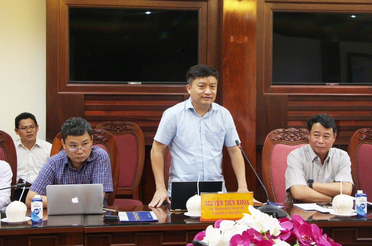 Ông Nguyễn Tiến Khoa - Chủ tịch HĐTV EVNGENCO1 trao đổi các nội dung quan trọng để triển khai dự án