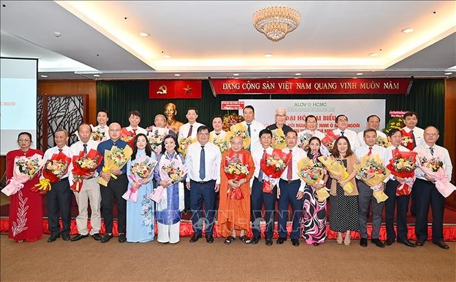 Phát huy vai trò cầu nối cộng đồng người Việt Nam ở nước ngoài với đồng bào trong nước