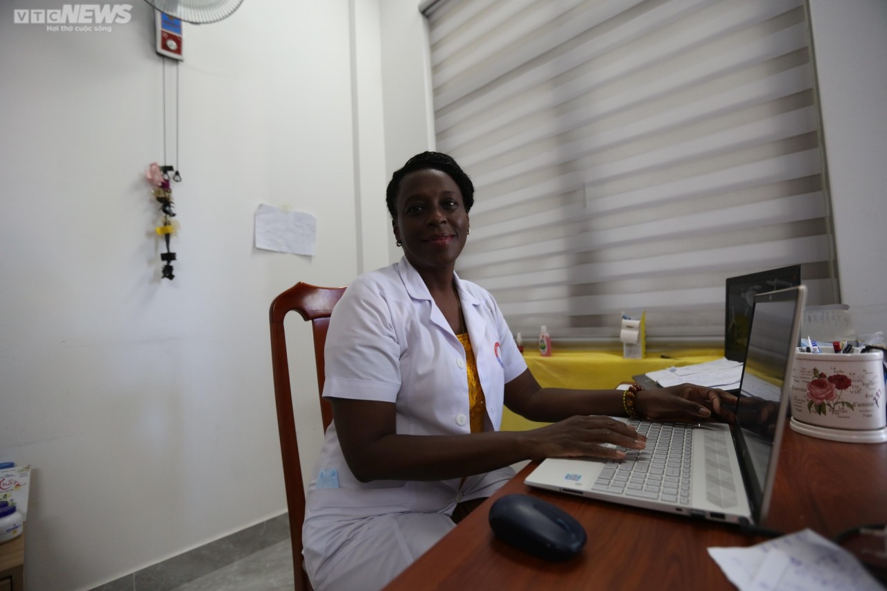 Ngày trực đặc biệt của nữ bác sĩ Cuba