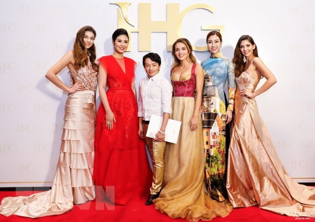 La Hồng - người đưa nét đẹp Áo dài Việt Nam lan tỏa ra thế giới | Thời trang | Vietnam+ (VietnamPlus)