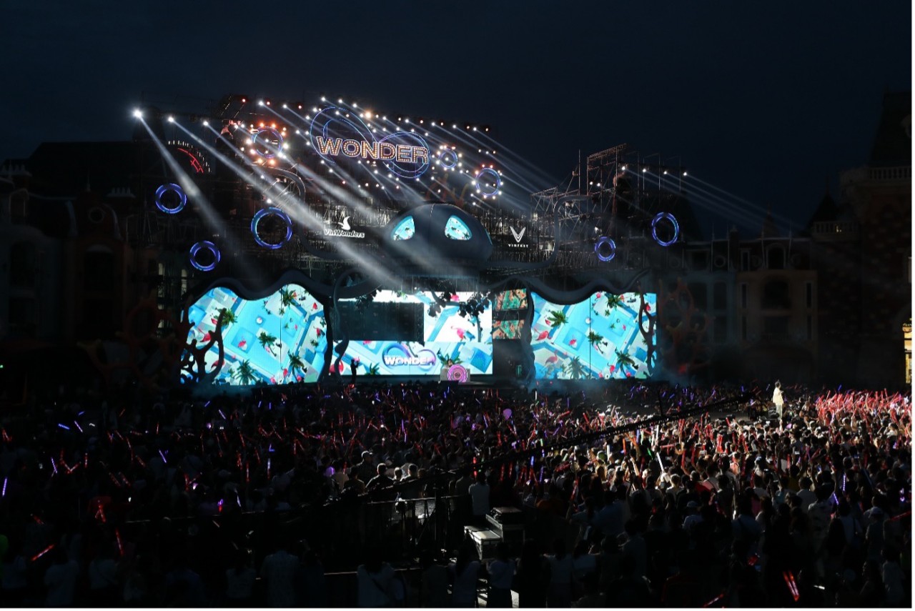 Charlie Puth và dàn sao Việt bùng cháy cùng âm nhạc đỉnh cao tại siêu đại nhạc hội 8Wonder