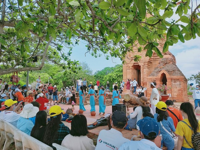 Bình Thuận: Tháp Pô Sah Inư điểm đến mang đậm văn hóa đặc sắc của cộng đồng người Chăm