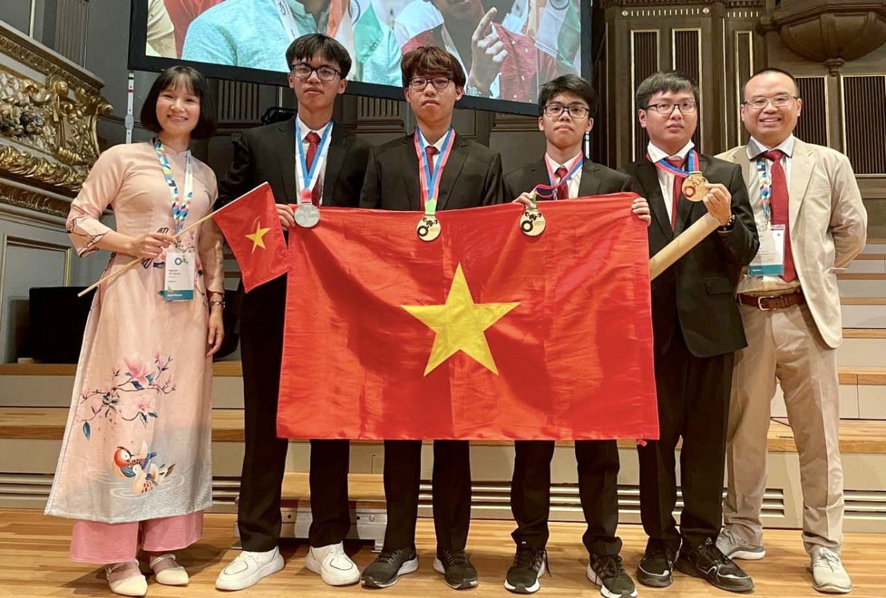 Đoàn Việt Nam tiếp tục duy trì vị trí trong top dẫn đầu kỳ thi IChO, đứng thứ 3 toàn đoàn. Ảnh: Bộ GD&ĐT 