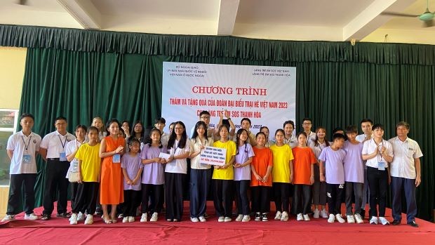 Đoàn đại biểu Trại hè VN 2023 trao quà cho Làng Trẻ SOS Thanh Hóa