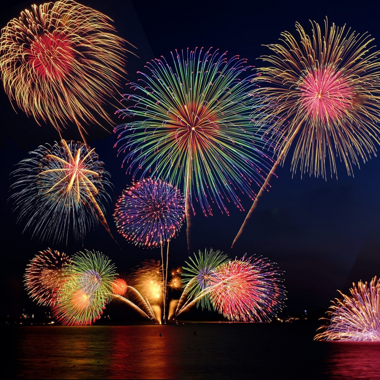 Mùa hè Nhật Bản gắn liền với lễ hội hanani (pháo hoa)