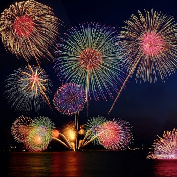 Mùa hè Nhật Bản gắn liền với lễ hội hanani (pháo hoa)