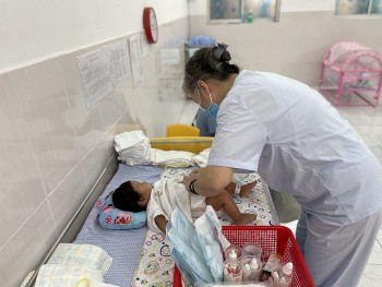 TP Hồ Chí Minh: Khám sức khoẻ miễn phí cho những trẻ được sinh trong tâm dịch COVID-19