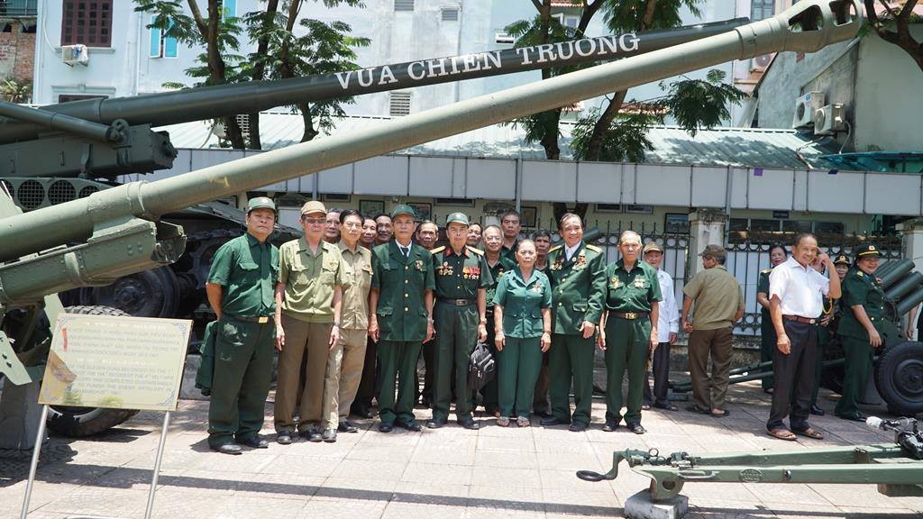 Kiều bào Nguyễn Huy Thắng và 34 lần vượt nửa vòng trái đất tìm mộ liệt sĩ