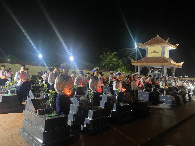 Lễ thắp nến tri ân nhân kỷ niệm 76 năm Ngày Thương binh-Liệt sĩ
