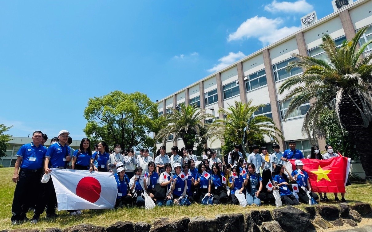 Học sinh Quảng Nam đến thăm, giao lưu với học sinh các trường THPT tại TP.Kinokawa (Ảnh: Báo Quảng Nam).