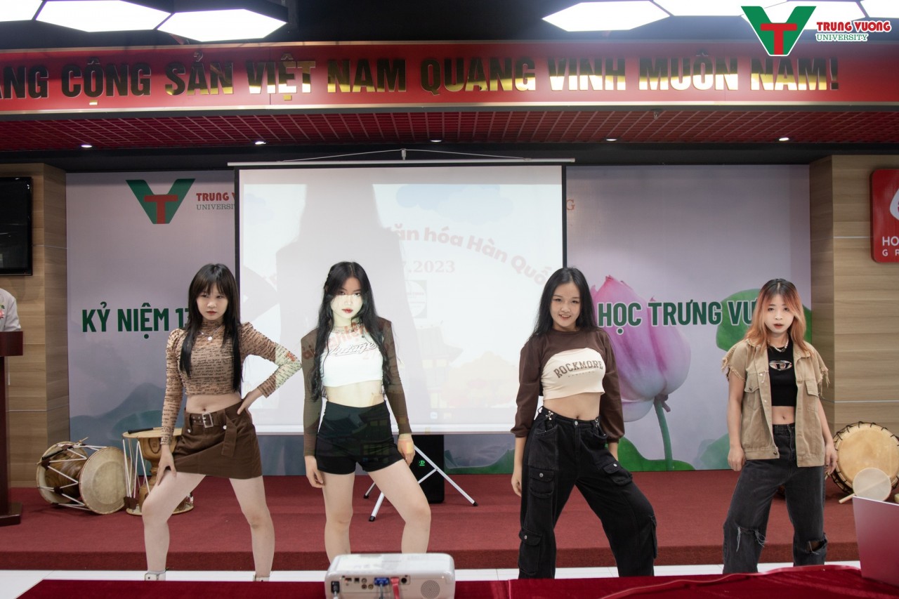 Học sinh Việt Nam trải nghiệm trở thành một người dân “xứ kim chi” thực thụ