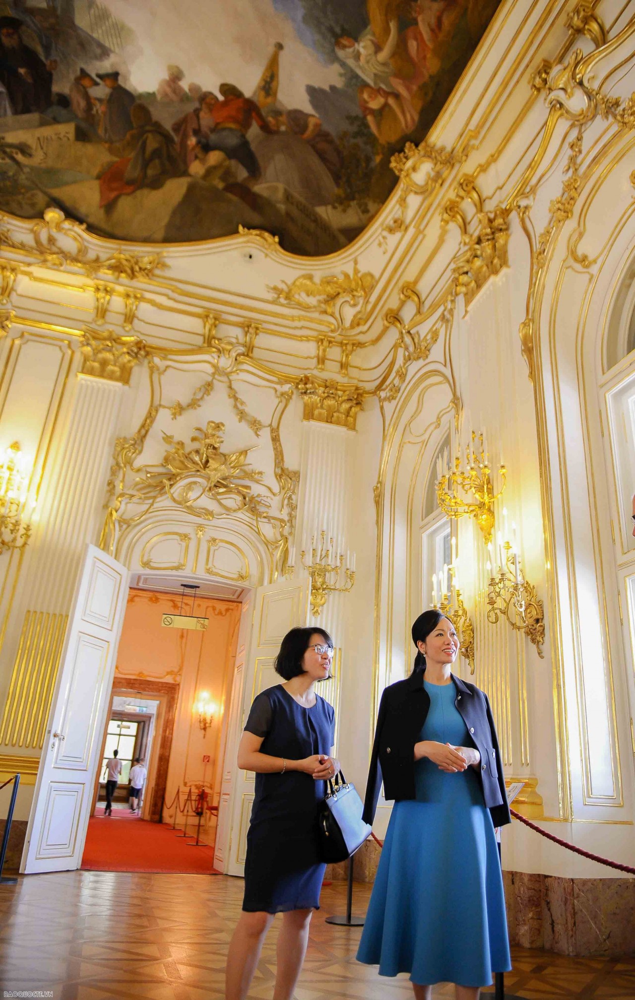 Ý nghĩa lịch sử, cách bài trí độc đáo và nội thất tráng lệ của Dinh Schönbrunn đã để lại ấn tượng sâu sắc với Phu nhân Chủ tịch nước.