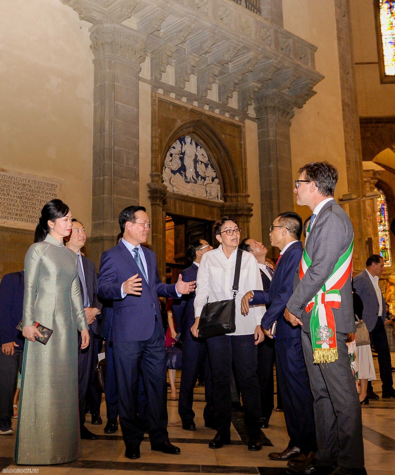 Nhà thờ Duomo có tên đầy đủ là Santa Maria del Fiore, một quần thể kiến trúc độc đáo theo trường phái Gothic được xây dựng từ năm 1296 theo bản vẽ của kiến trúc sư Arnolfo di Cambio và đến năm 1436 thì chính thức hoàn thiện.