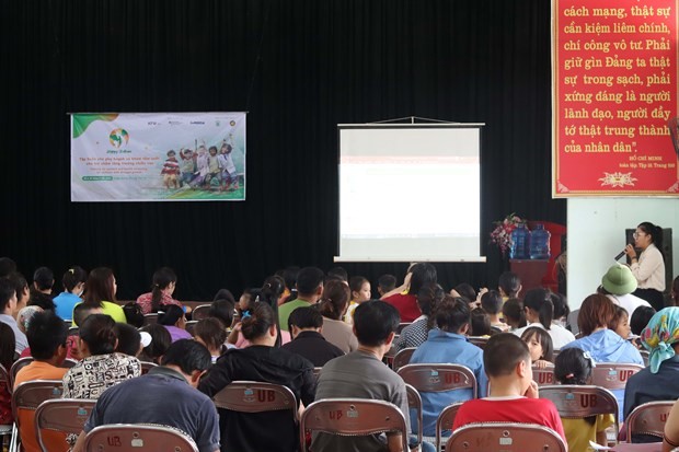 Tập huấn kiến thức cho phụ huynh tại huyện Mường Khương, tỉnh Lào Cai, giúp đẩy lùi thấp còi, suy dinh dưỡng ở trẻ. (Ảnh: PV/Vietnam+)