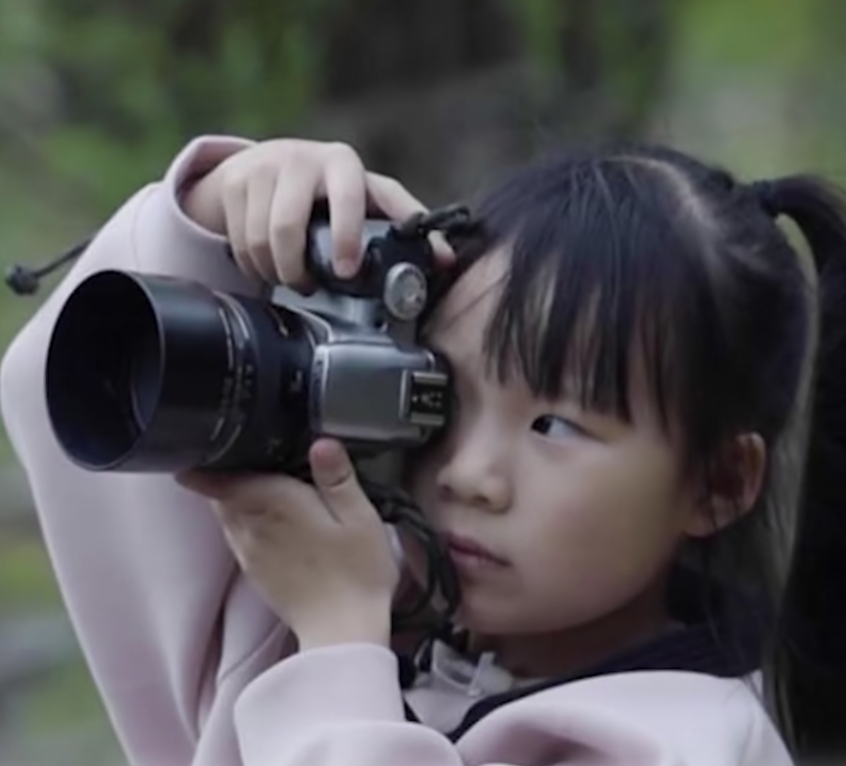 Nhiếp ảnh gia 8 tuổi có cơ hội chụp hình cho dàn sao đình đám