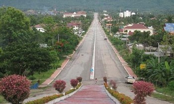 Thêm một trường học được Việt Nam bàn giao cho Lào