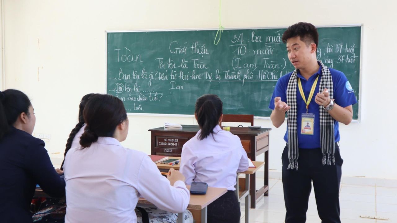 Sôi nổi các hoạt động tình nguyện hè của thanh niên Việt Nam tại Lào
