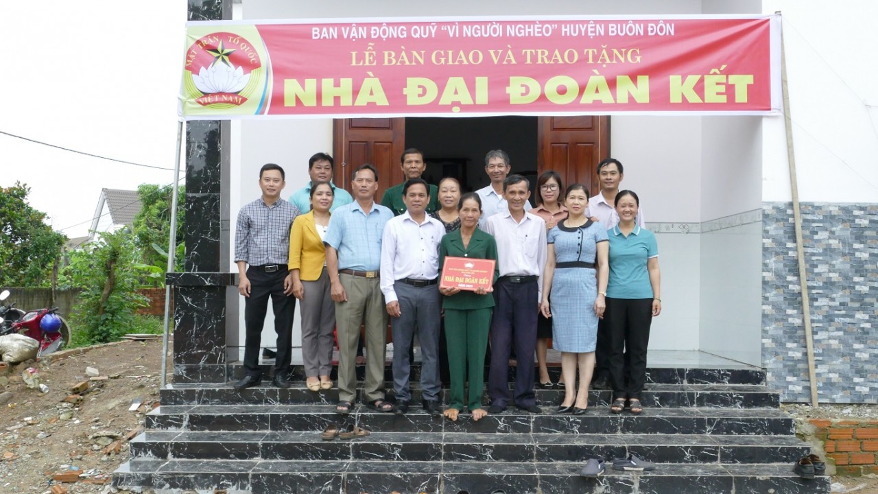 Đắk Lắk bàn giao nhà “Đại đoàn kết” cho hộ gia đình đặc biệt khó khăn ở huyện Buôn Đôn