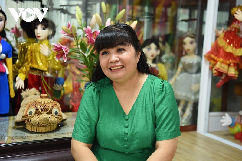 Người nghệ sĩ dùng rối cạn kể chuyện văn hóa Việt Nam