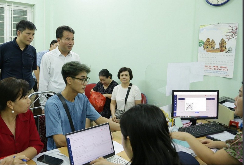 Lãnh đạo Lãnh đạo BHXH Việt Nam kiểm tra tại một số Tổ chức dịch vụ thu.