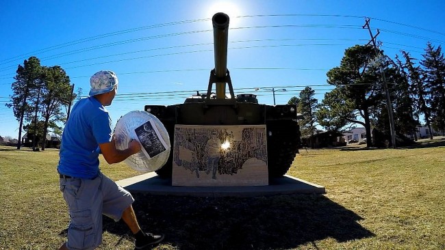 Độc lạ nghệ sĩ dùng mặt trời để vẽ tranh