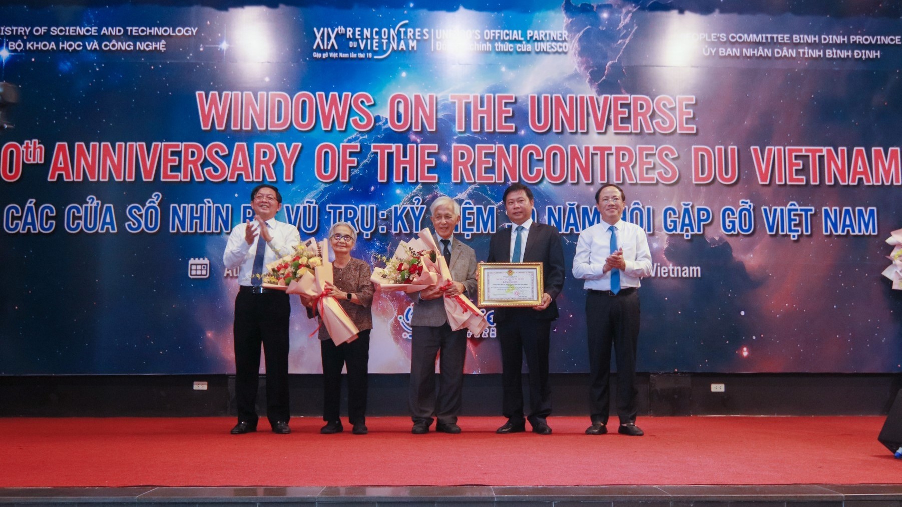 "Các cửa sổ nhìn ra vũ trụ": Diễn đàn học thuật của các nhà khoa học trong nước và quốc tế