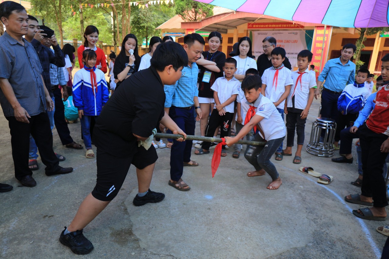 Học sinh Hàn Quốc giao lưu văn hóa với học sinh Việt Nam