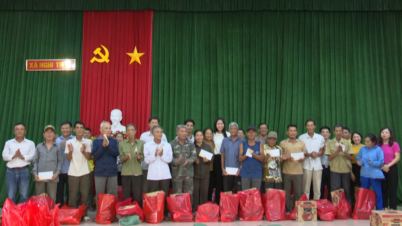 Nghệ An: Trao 102 suất quà cho ngư dân, gia đình khó khăn ở các xã vùng biển huyện Nghi Lộc