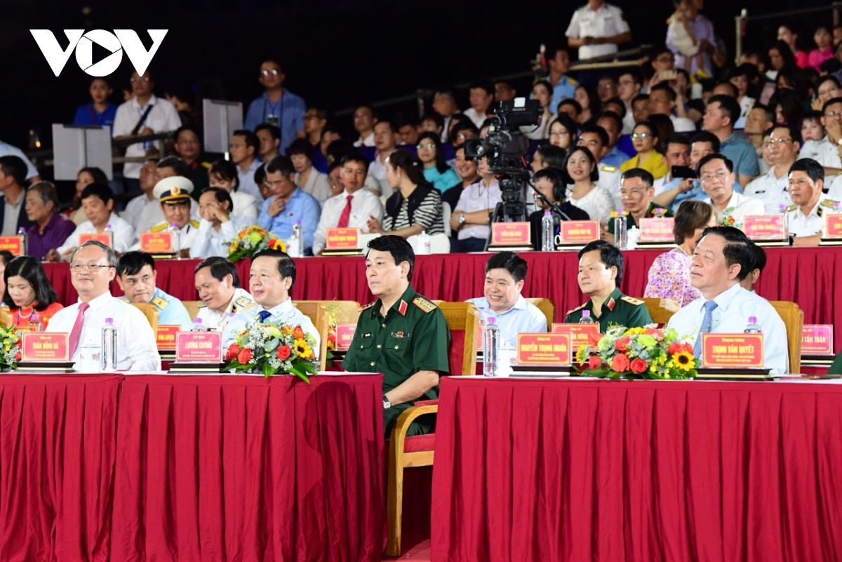 Toàn cảnh chương trình chính luận nghệ thuật “Mạnh giàu từ biển quê hương”