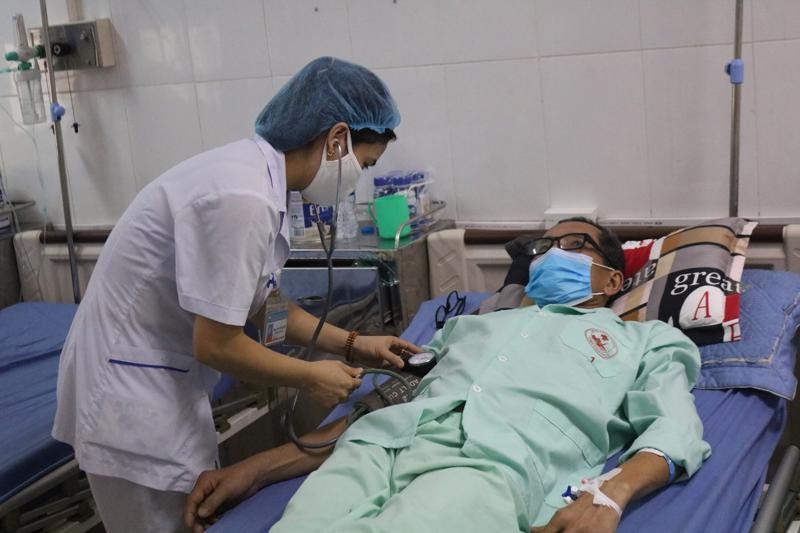 Người dân được đảm bảo quyền lợi khám chữa bệnh khi tham gia bảo hiểm y tế (Ảnh: BHXH Việt Nam).