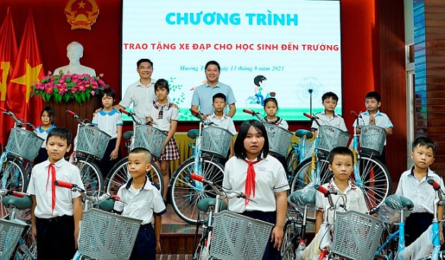 Thừa Thiên Huế: Trao 70 chiếc xe đạp cho học sinh nghèo trên địa bàn thị xã Hương Thủy