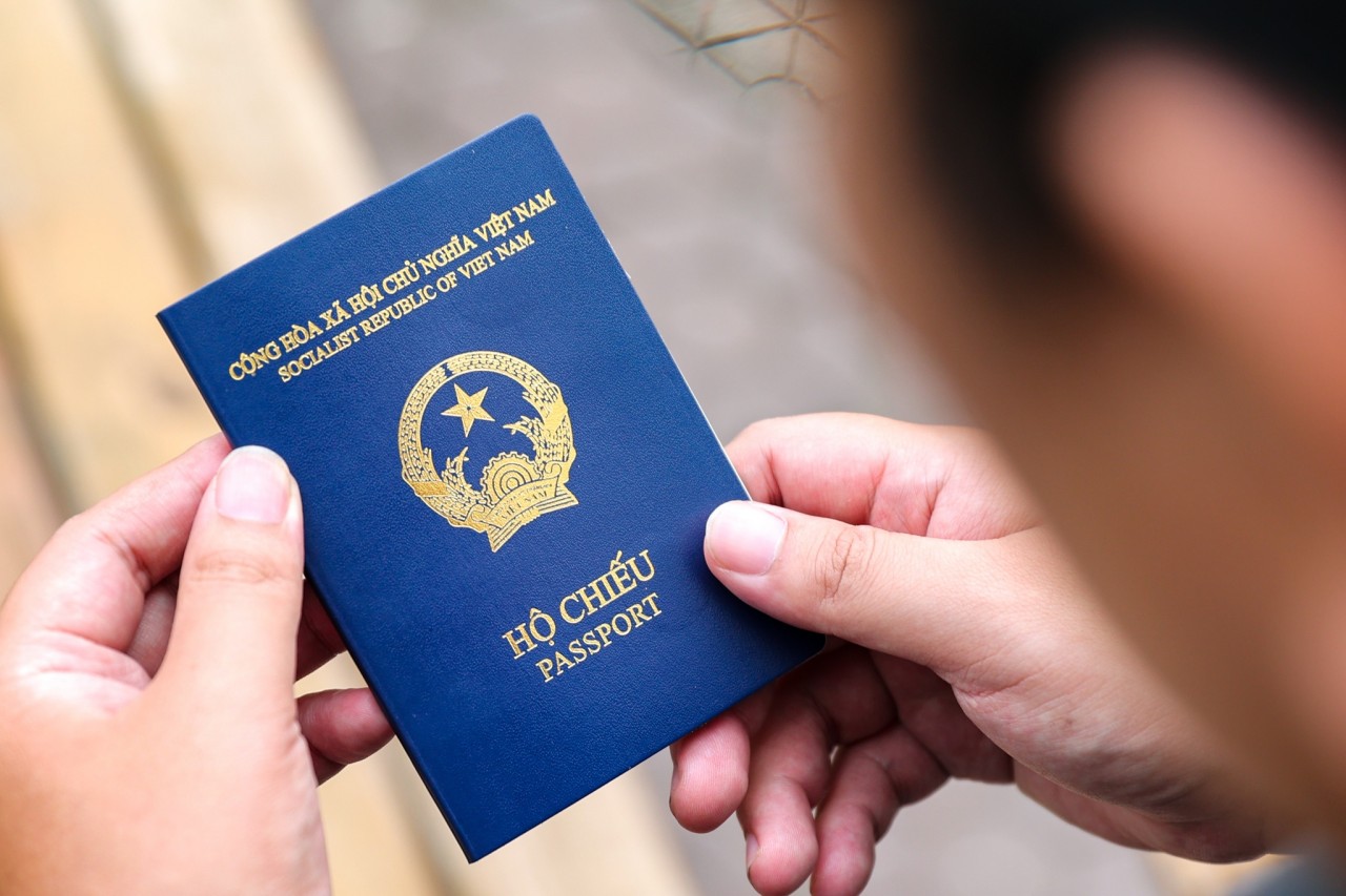 Có hộ chiếu nước ngoài và Việt Nam, có phải xin thị thực để nhập cảnh Việt Nam hay không?