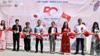 Hơn 7.000 người tham gia lễ hội Giao lưu văn hóa Việt Nam - Nhật Bản tại Okinawa