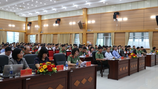 Nâng cao nhận thức cho cán bộ làm công tác nhân quyền