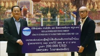 Thủ tướng Lào đánh giá cao sự hỗ trợ của doanh nghiệp Việt Nam trong công tác an sinh xã hội