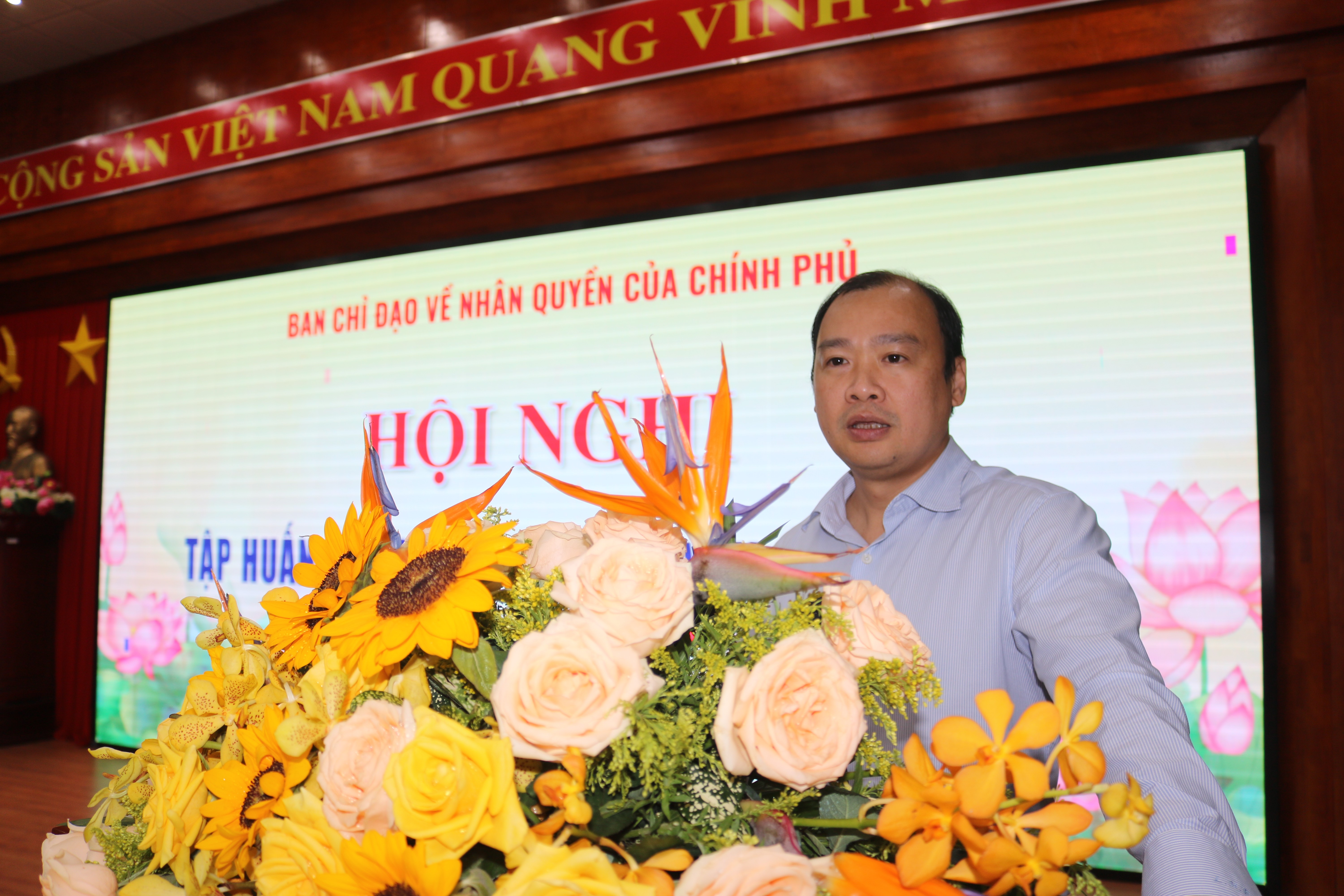 chí PGS.TS Lê Hải Bình, Ủy viên dự khuyết BCH Trung ương Đảng, Phó Trưởng Ban Tuyên giáo Trung ương báo cáo chuyên đề tại Hội nghị.