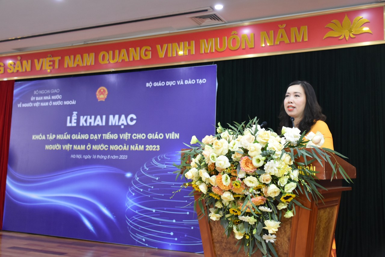 Khai giảng khoá tập huấn tiếng Việt cho 60 giáo viên đến từ 17 quốc gia, vùng lãnh thổ