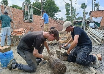 Sinh viên Pháp hỗ trợ xây dựng nhà hữu nghị cho các hộ dân tộc thiểu số tại Đồng Nai