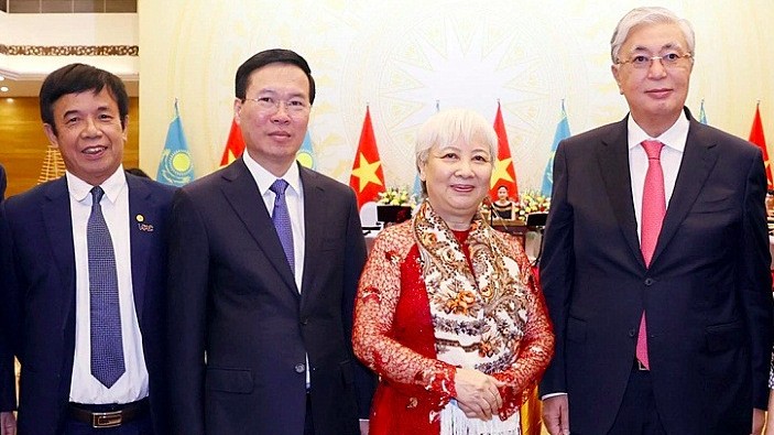 Tổng thống Kazakhstan gặp lại bạn đồng niên thời sinh viên ở Việt Nam