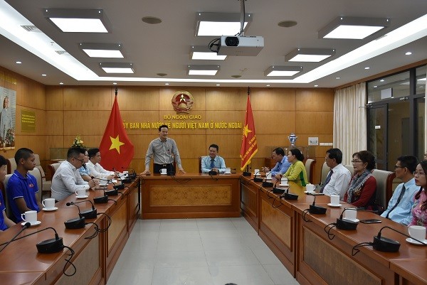 Lãnh đạo Ủy ban Nhà nước về NVNONN tiếp Đoàn giáo viên, học sinh Trường Song ngữ Lào – Việt Nam