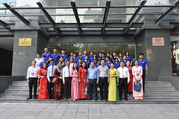 Lãnh đạo Ủy ban Nhà nước về NVNONN tiếp Đoàn giáo viên, học sinh Trường Song ngữ Lào – Việt Nam