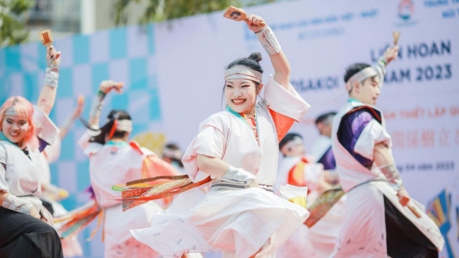 Đem cổ tích "Công và Quạ" tới Tokyo