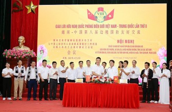 Nghĩa tình biên giới: cùng xóa đói, giảm nghèo, cùng bảo vệ đường biên, mốc giới