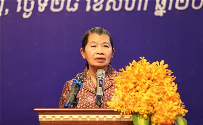 Bà Men Sam An, Phó Chủ tịch Đảng Nhân dân Campuchia, Ủy viên Hội đồng cố vấn tối cao của Quốc vương Campuchia, Chủ tịch Hội Hữu nghị Campuchia - Việt Nam phát biểu tại buổi lễ. Ảnh: Hoàng Minh/PV TTXVN tại Campuchia