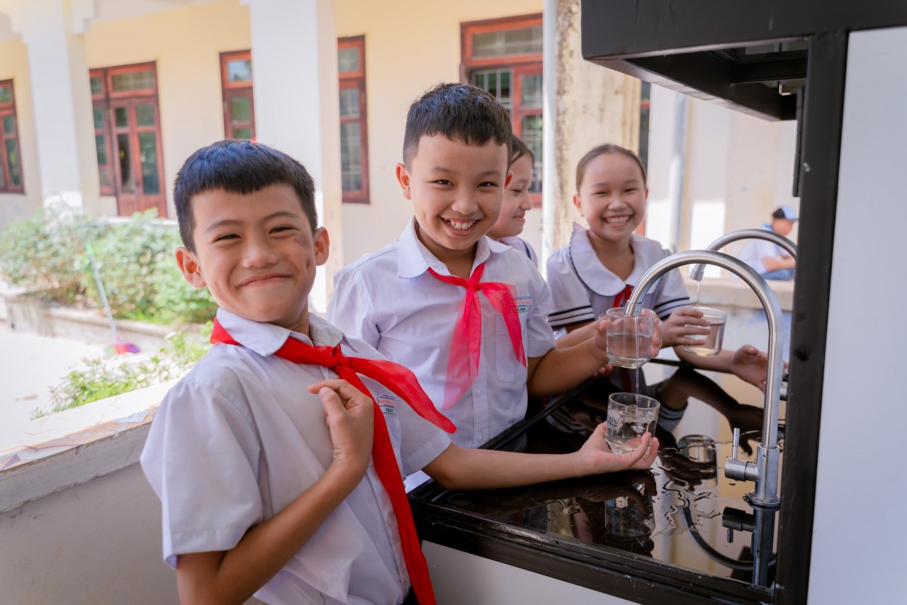 Lifestart Foundation tài trợ hệ thống xử lý nước uống cho 4 trường học Quảng Nam